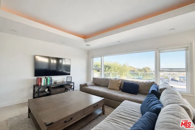 $9,585 | 1148 Las Pulgas Road, Los Angeles, CA 90272