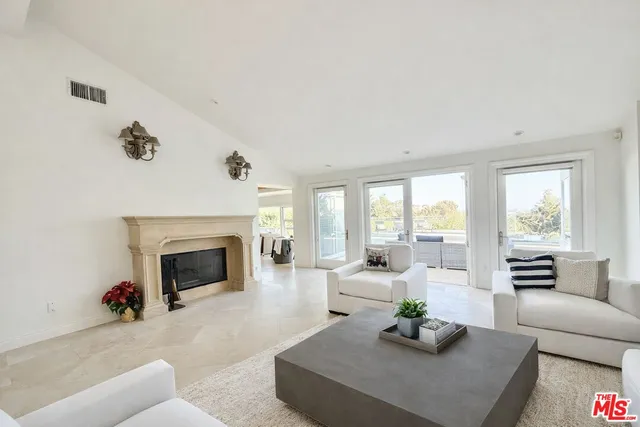 $9,585 | 1148 Las Pulgas Road, Los Angeles, CA 90272