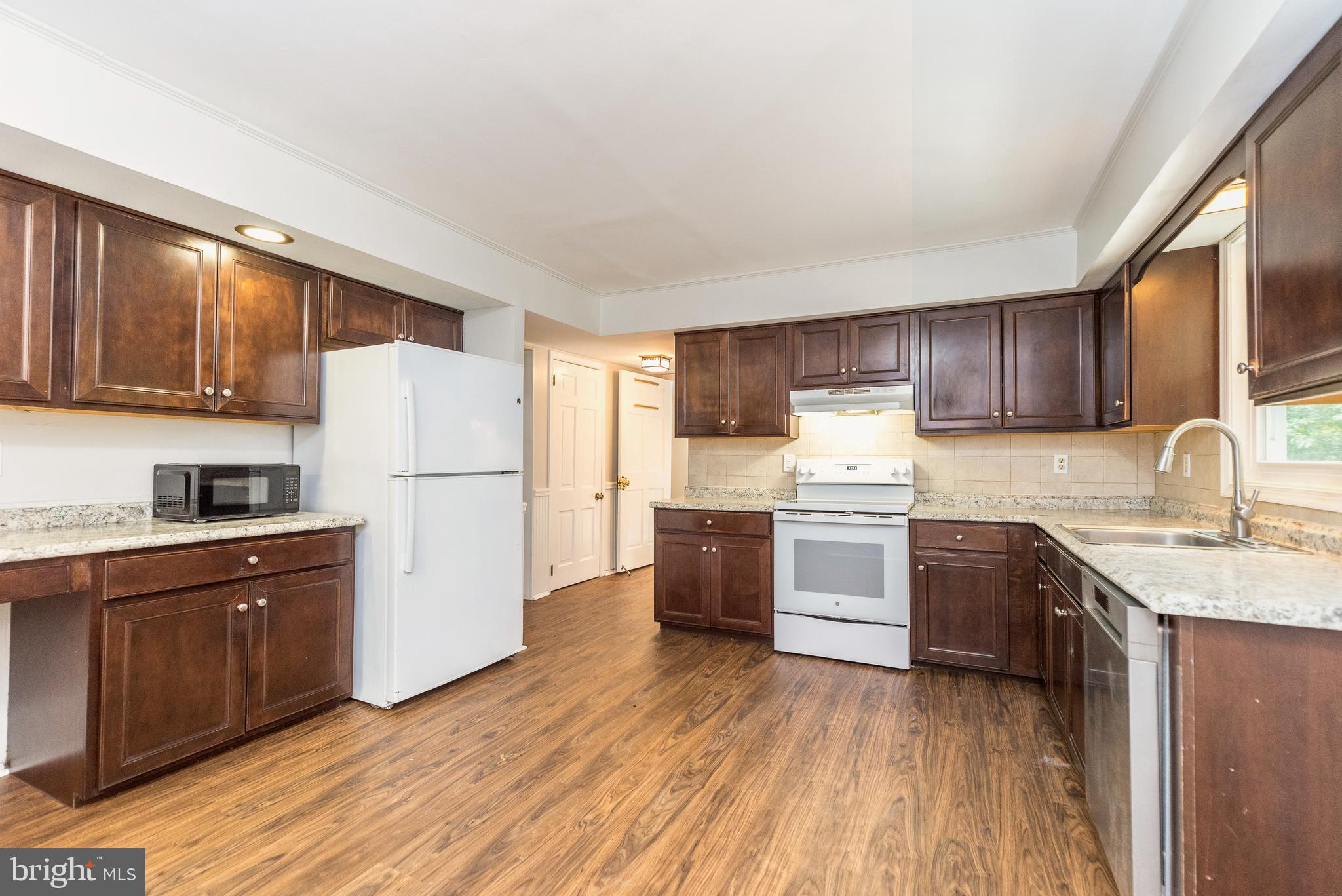 141 Indiantown Road Glenmoore, PA 19343 - Photo 12 of 63 Eat-in Kitchen