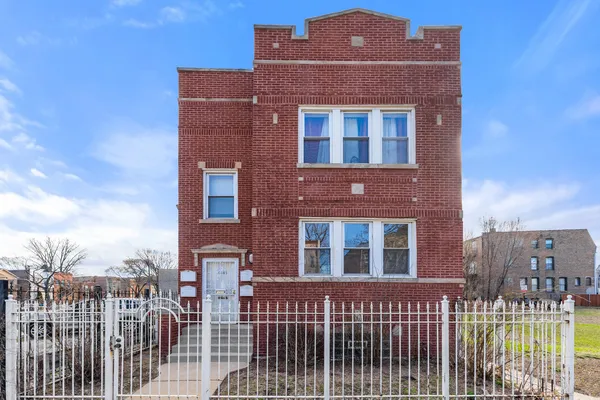 $1,800 | 4445 South Vincennes Avenue, Unit 2, Chicago, IL 60653