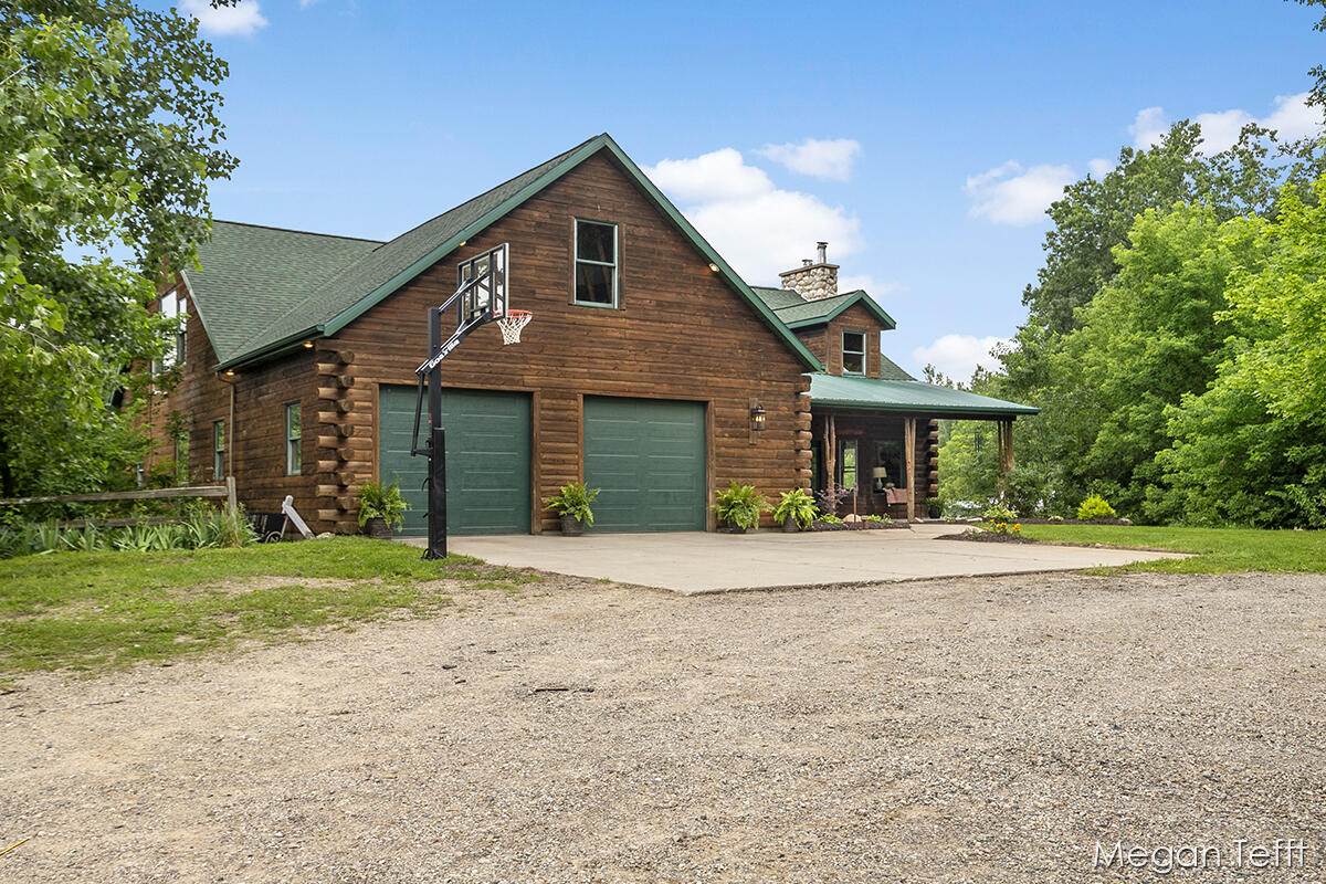 6165 Lincoln Lake Road Northeast Belding, MI 48809 - Photo 3 of 54 IMG_1002