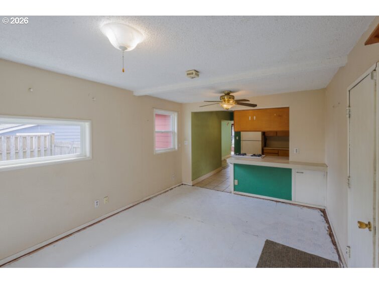 274 South 8th Street St. Helens, OR 97051 - Photo 14 of 25 Kitchen/Family Room
