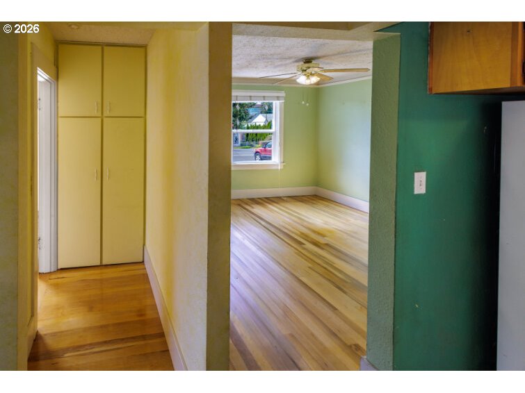 274 South 8th Street St. Helens, OR 97051 - Photo 6 of 25 Hallway
