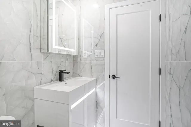 $549,999 | 808 Fernon Street, Philadelphia, PA 19148