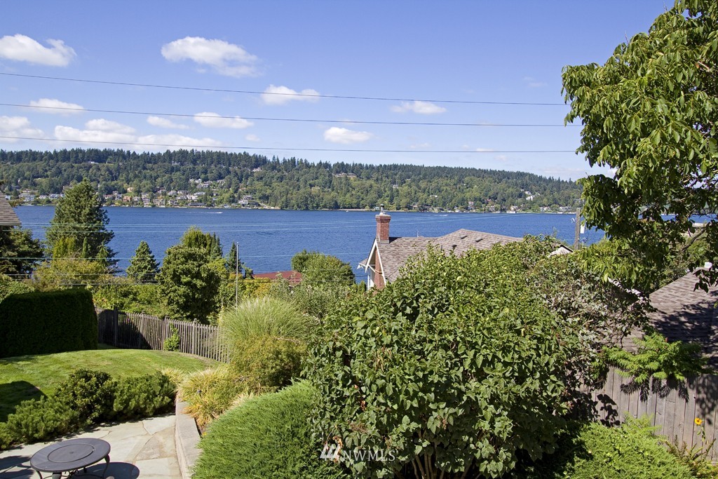1108 North 38th Street Renton, WA 98056 - Photo 2 of 14