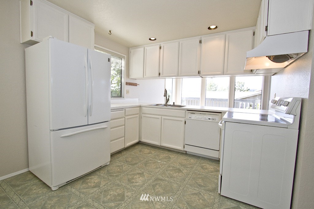1108 North 38th Street Renton, WA 98056 - Photo 11 of 14