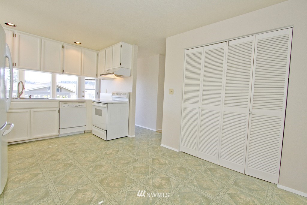 1108 North 38th Street Renton, WA 98056 - Photo 12 of 14