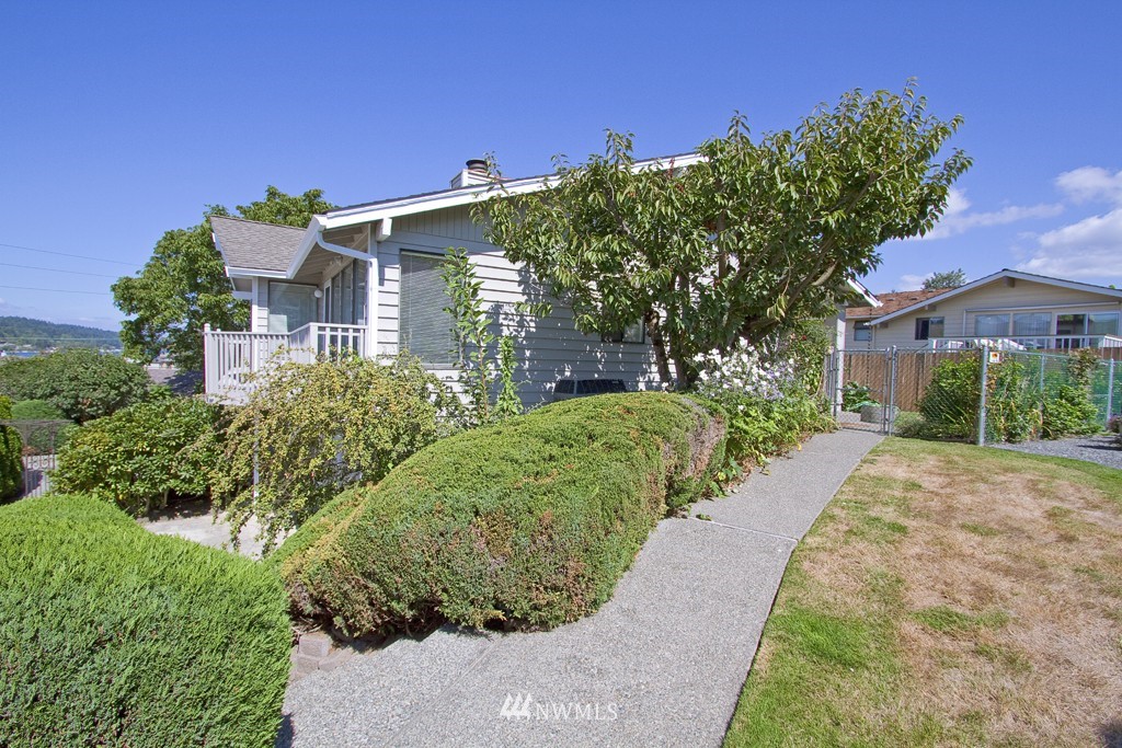 1108 North 38th Street Renton, WA 98056 - Photo 5 of 14