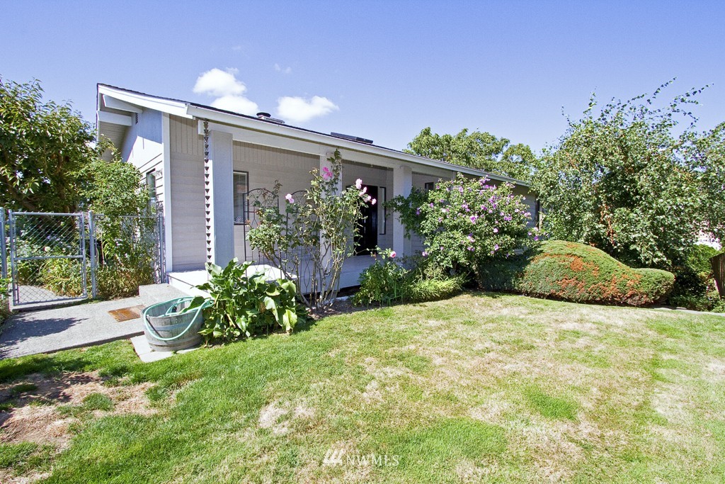 1108 North 38th Street Renton, WA 98056 - Photo 6 of 14