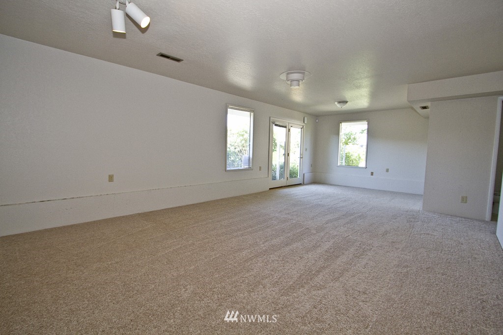 1108 North 38th Street Renton, WA 98056 - Photo 9 of 14