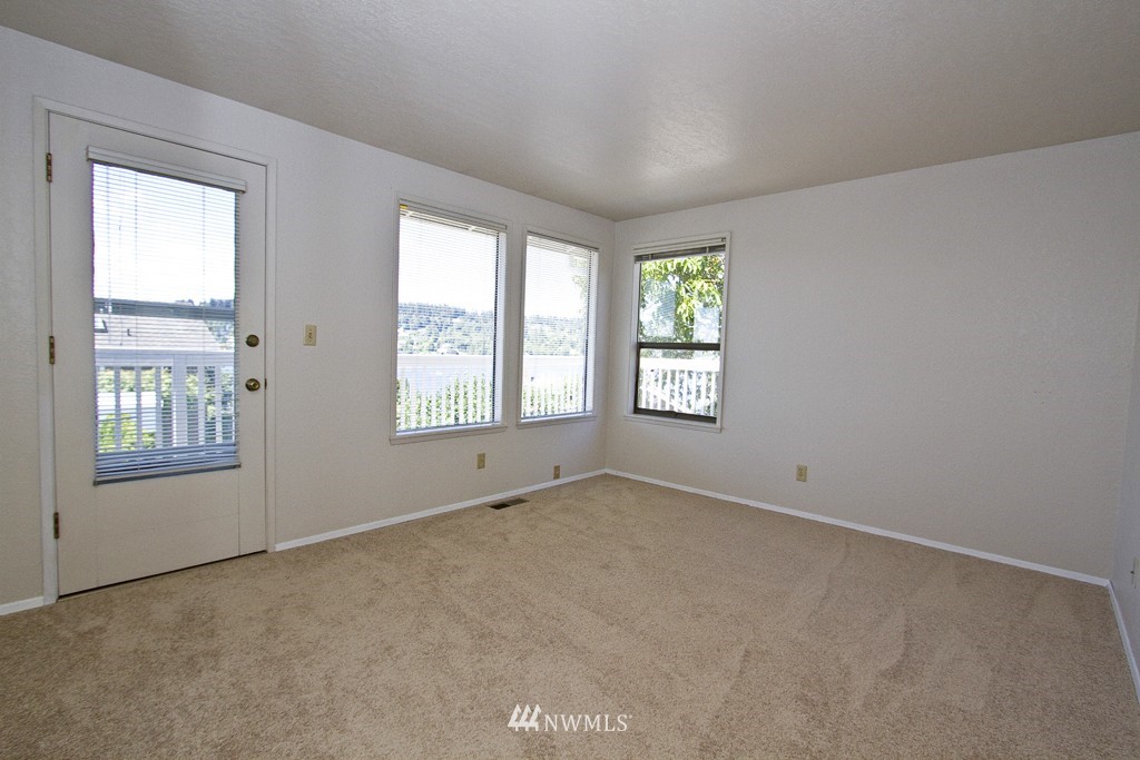 1108 North 38th Street Renton, WA 98056 - Photo 10 of 14