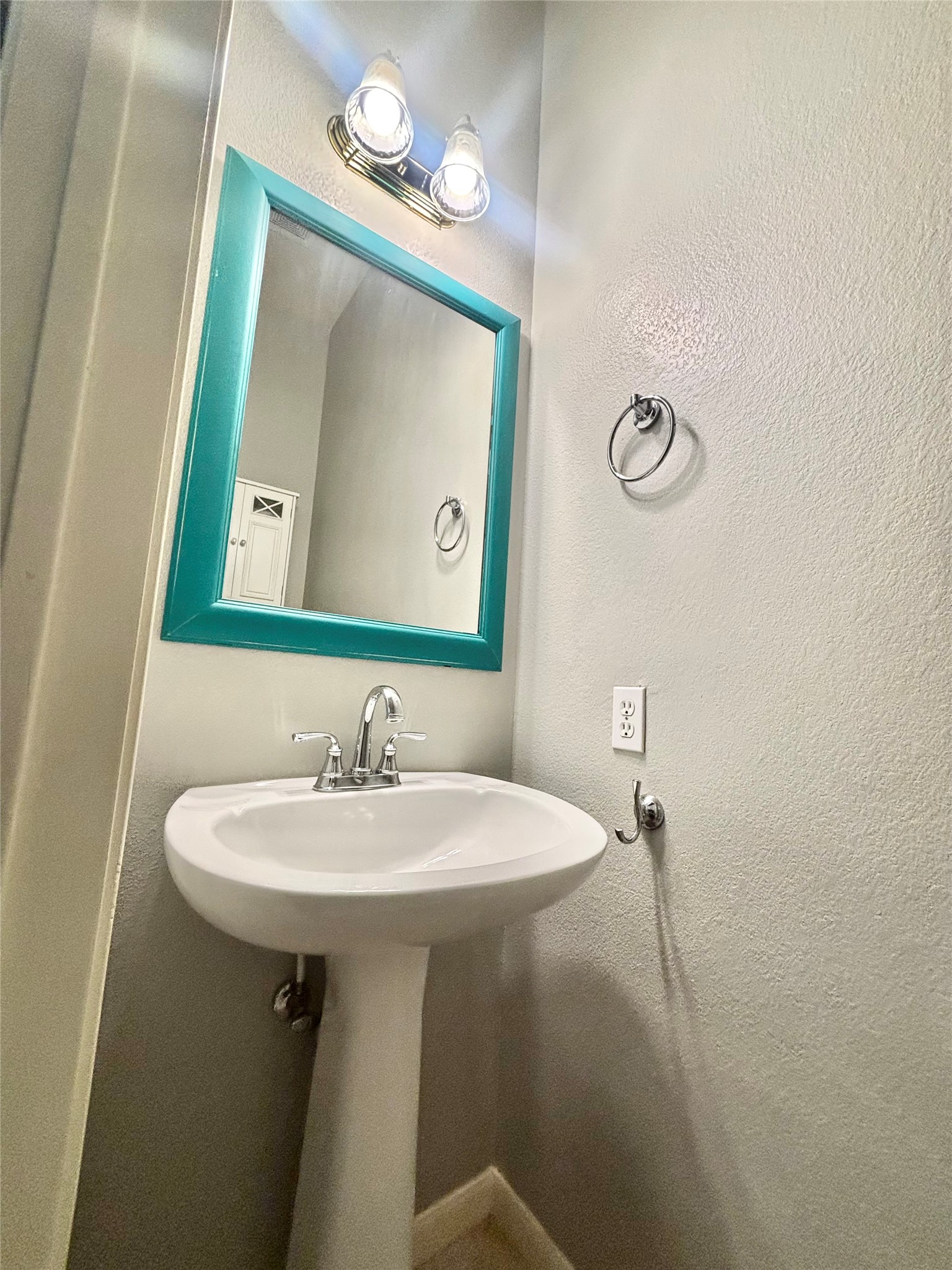 401 Witte Road Kyle, TX 78640 - Photo 6 of 26 a bathroom with a sink a mirror and vanity