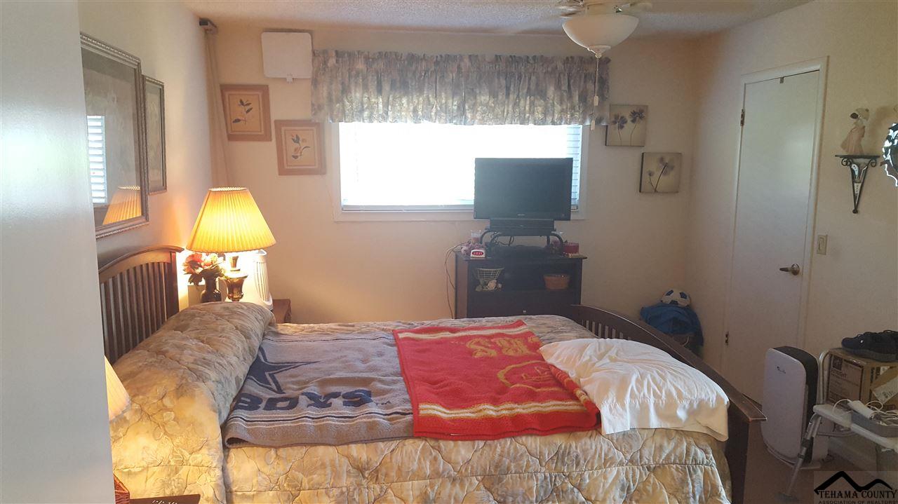 11040 Hillcrest Road, Unit 11040 HIRSCHFELD WAY RAN Rancho Cordova, CA 95670 - Photo 26 of 37