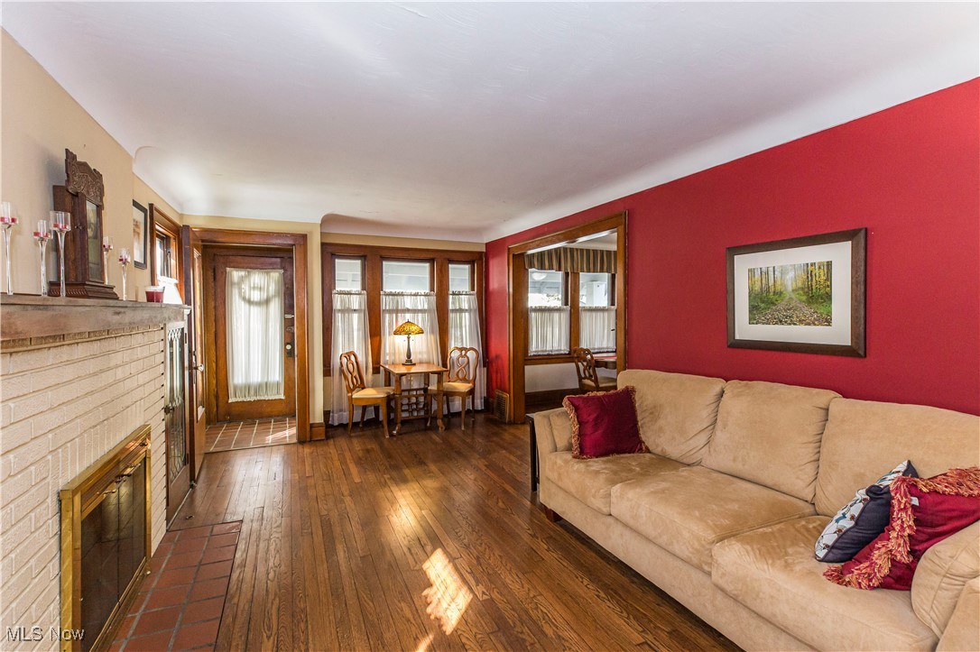 1577 Maple Road Cleveland Heights, OH 44121 - Photo 4 of 30