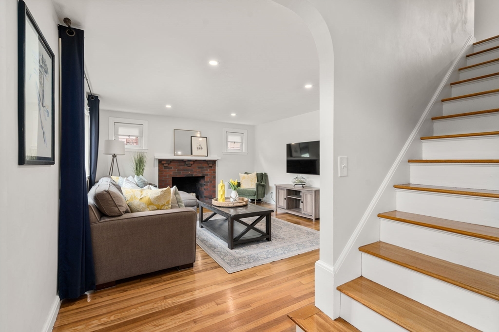 152 Sprague Street Dedham, MA 02026 - Photo 4 of 33