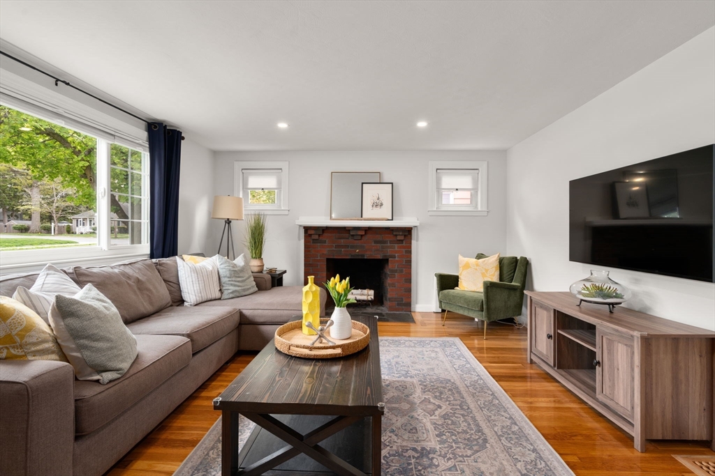 152 Sprague Street Dedham, MA 02026 - Photo 5 of 33