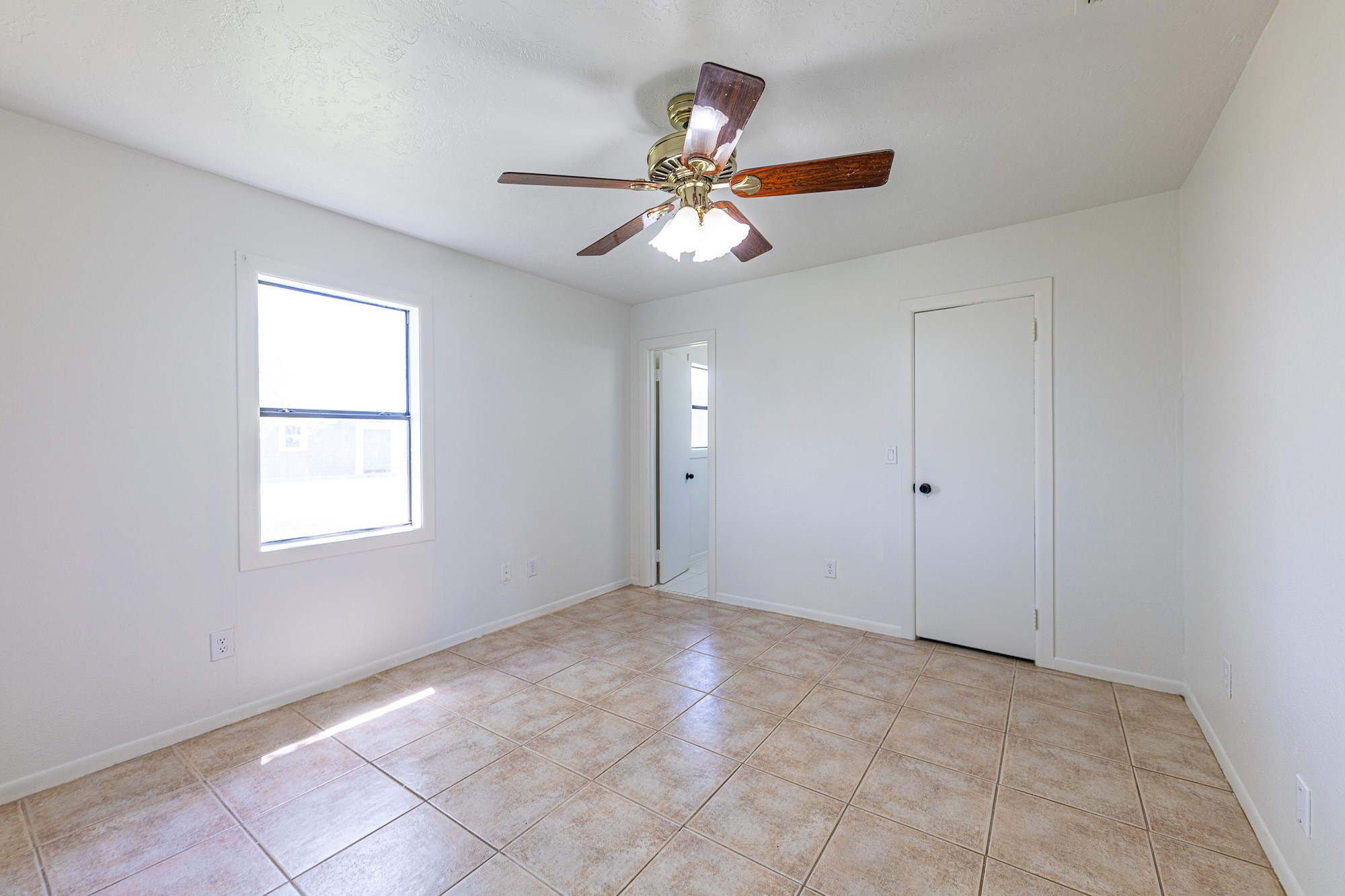 985 County Road 301 Shiner, TX 77984 - Photo 13 of 31