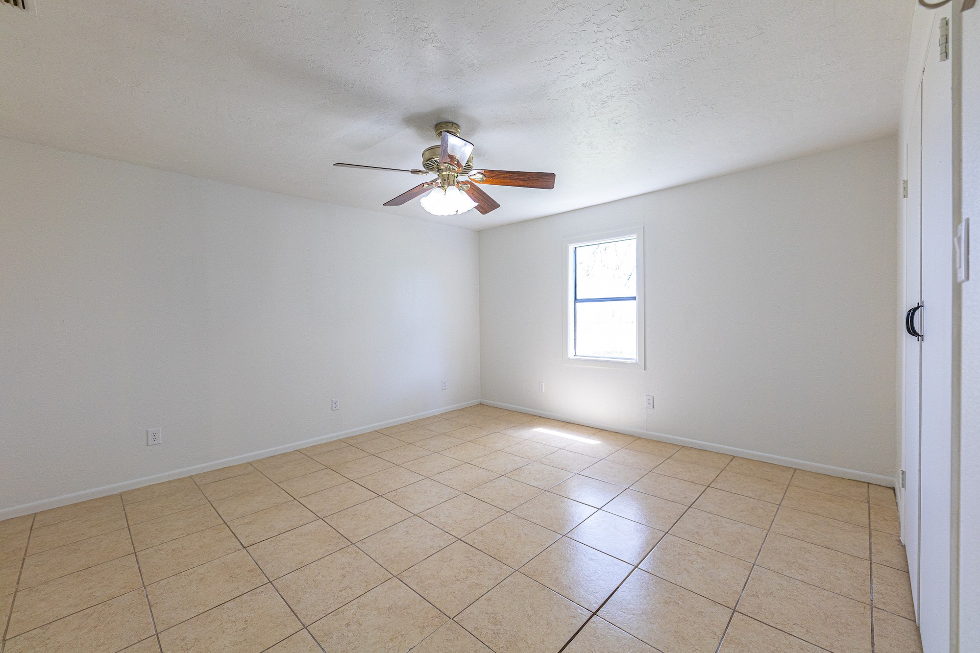 985 County Road 301 Shiner, TX 77984 - Photo 14 of 31