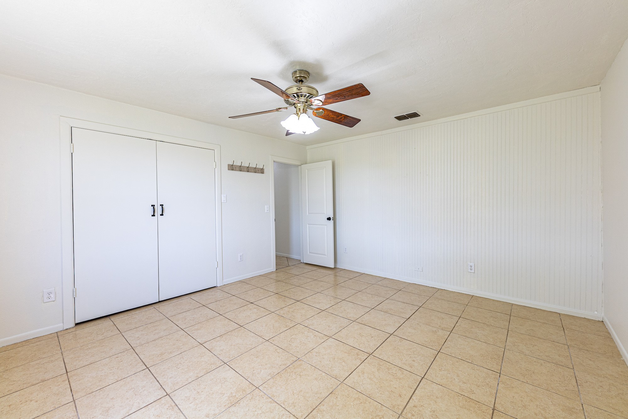 985 County Road 301 Shiner, TX 77984 - Photo 16 of 31