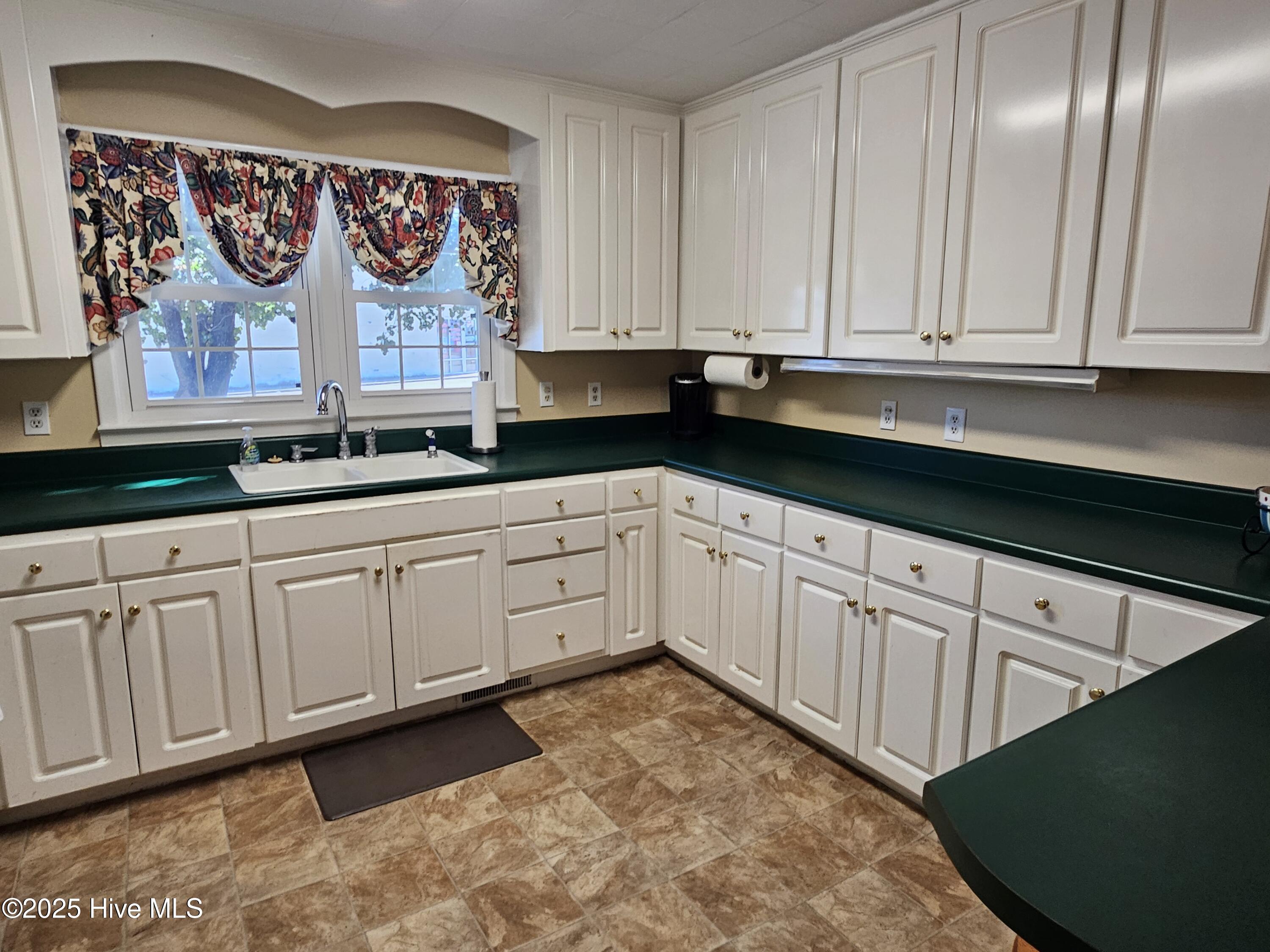 502 Raleigh Road Clinton, NC 28328 - Photo 12 of 28 20251016_144121