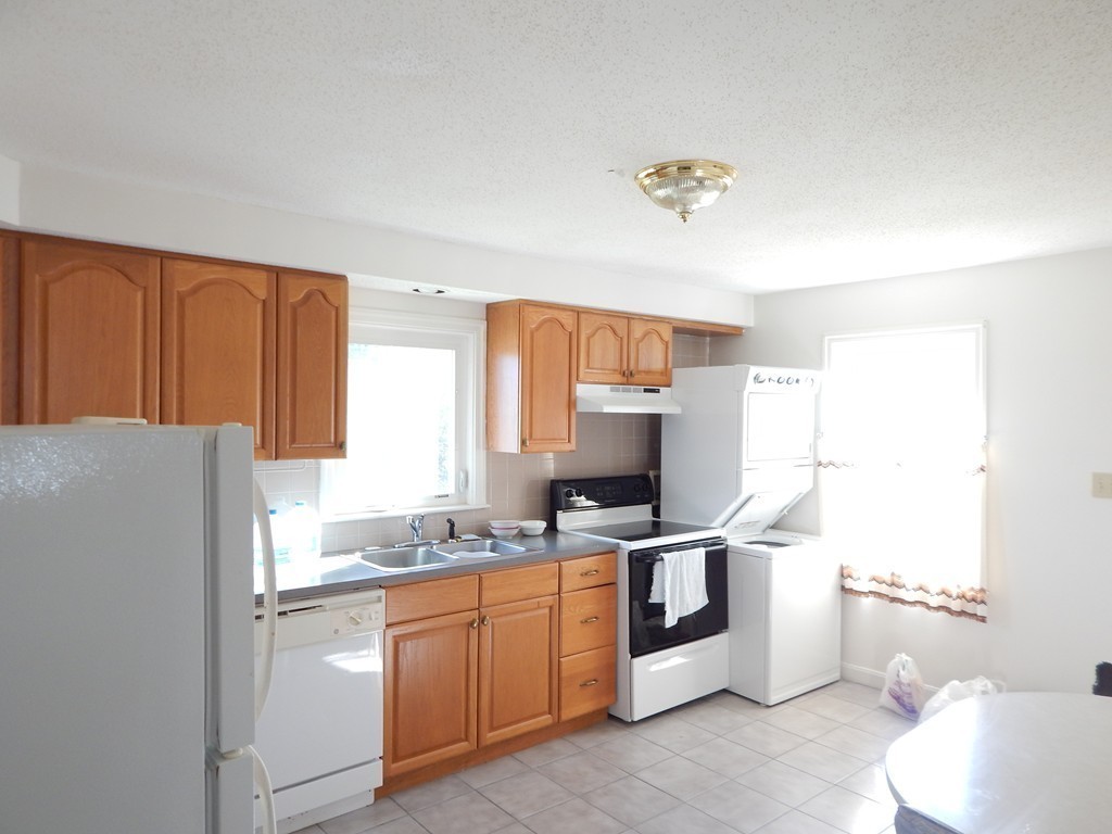995 Robeson Street Fall River, MA 02720 - Photo 5 of 12 Gallery Image 5