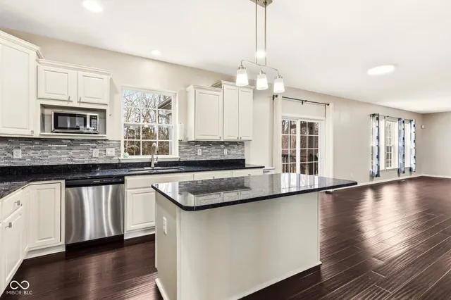 $545,000 | 7010 Scarborough Drive, Columbus, IN 47201