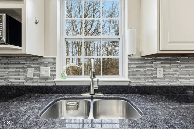 $545,000 | 7010 Scarborough Drive, Columbus, IN 47201