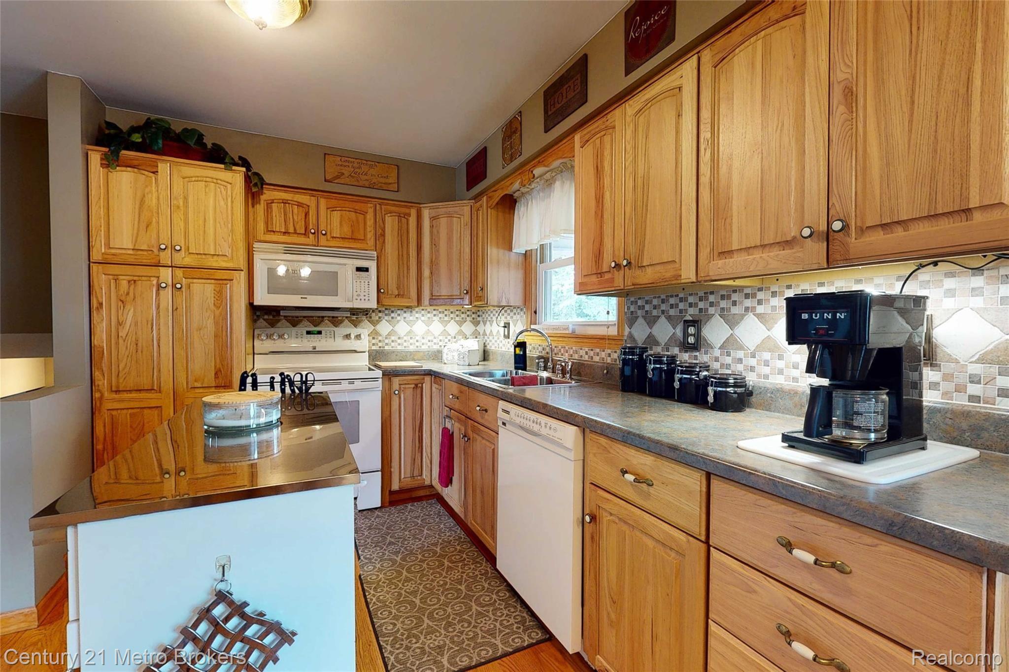 12772 Gera Road Birch Run, MI 48415 - Photo 15 of 62 12772-Gera-Rd-11 Kitchen.jpg