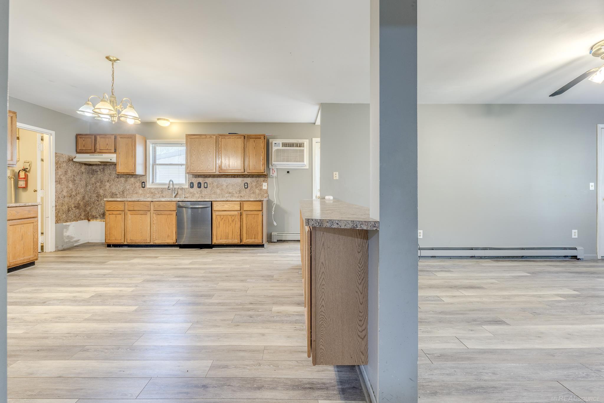 7770 Shorecliff Road Lexington, MI 48450 - Photo 8 of 32 50155088-1d14dc5d-32bd-427b-b186-197afb093ffb.JPG