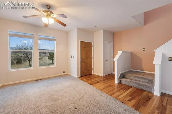 a view of livingroom with workspace