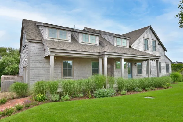 $4,595,000 | 11 Columbus Avenue, Nantucket, MA 02554