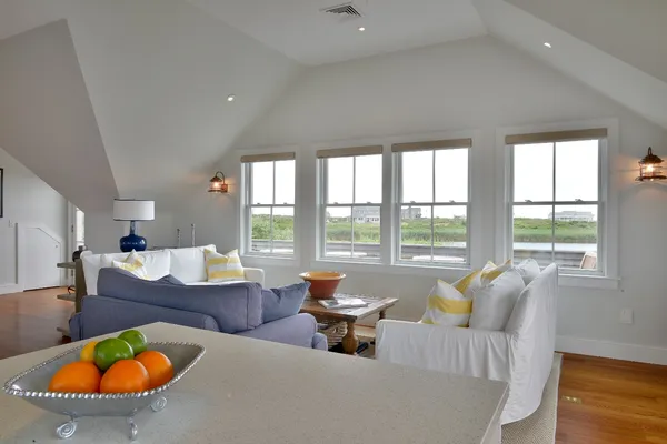 $4,595,000 | 11 Columbus Avenue, Nantucket, MA 02554