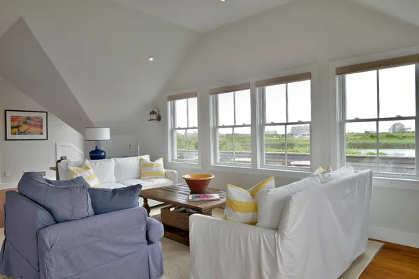 $4,595,000 | 11 Columbus Avenue, Nantucket, MA 02554