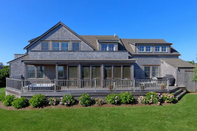 $4,595,000 | 11 Columbus Avenue, Nantucket, MA 02554
