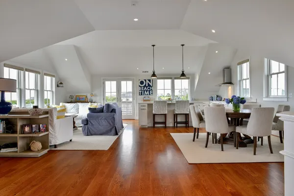$4,595,000 | 11 Columbus Avenue, Nantucket, MA 02554
