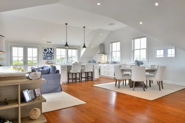 $4,595,000 | 11 Columbus Avenue, Nantucket, MA 02554