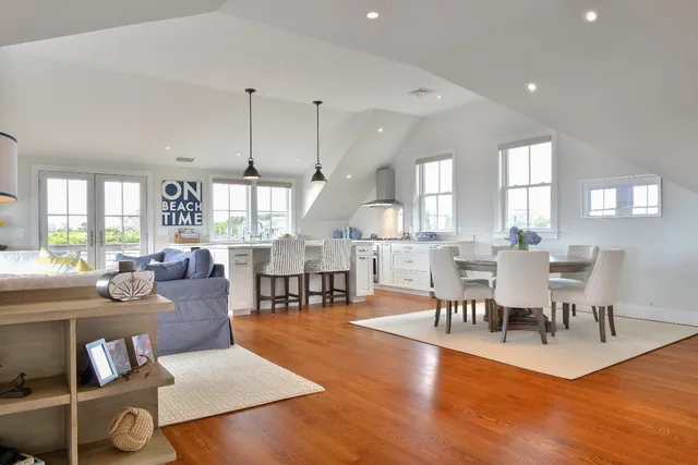 $4,595,000 | 11 Columbus Avenue, Nantucket, MA 02554