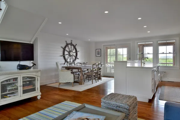 $4,595,000 | 11 Columbus Avenue, Nantucket, MA 02554