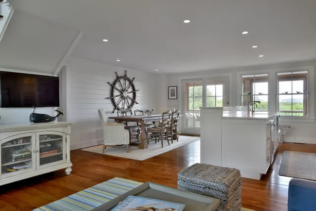 $4,595,000 | 11 Columbus Avenue, Nantucket, MA 02554