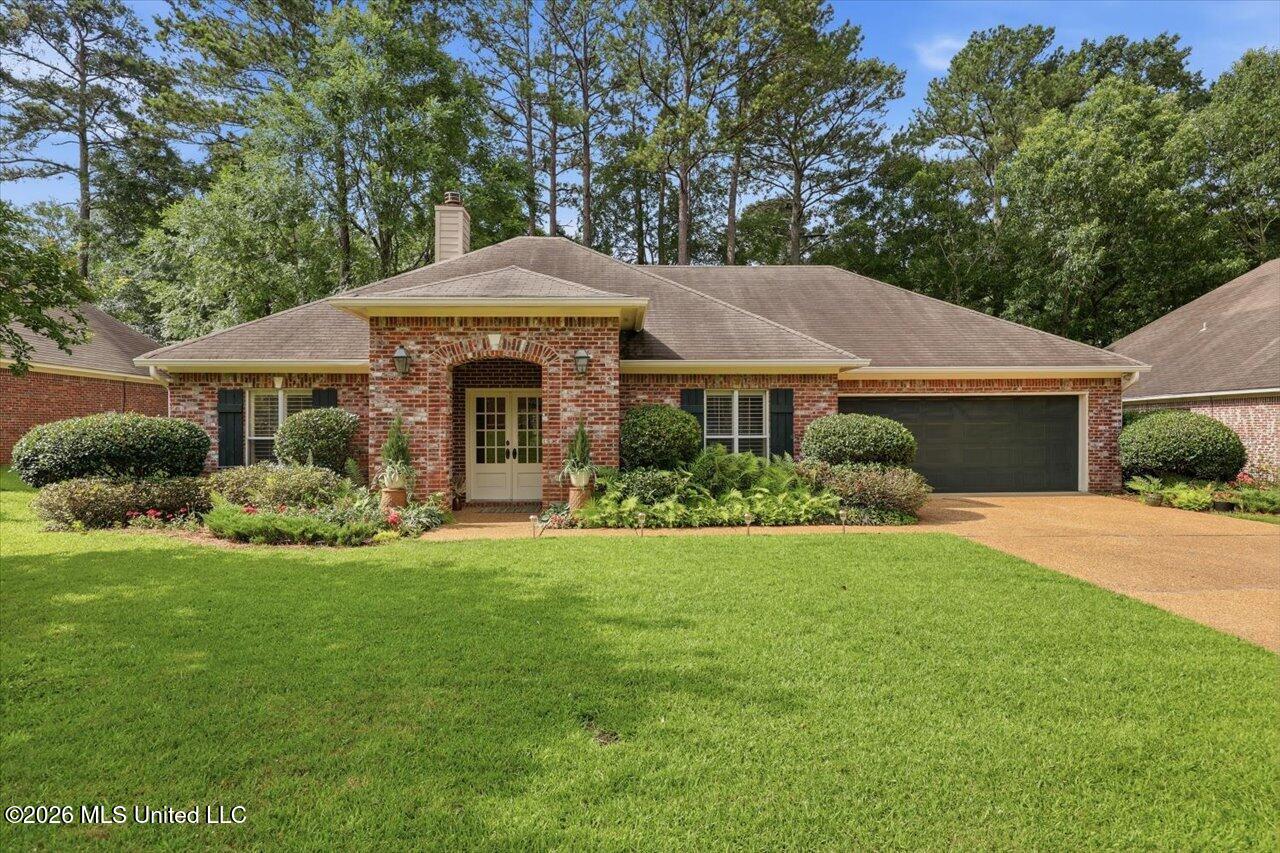 385 Pinewood Lane Ridgeland, MS 39157 - Photo 1 of 37 01-385 Pinewood Ln _ Hometoursms.com