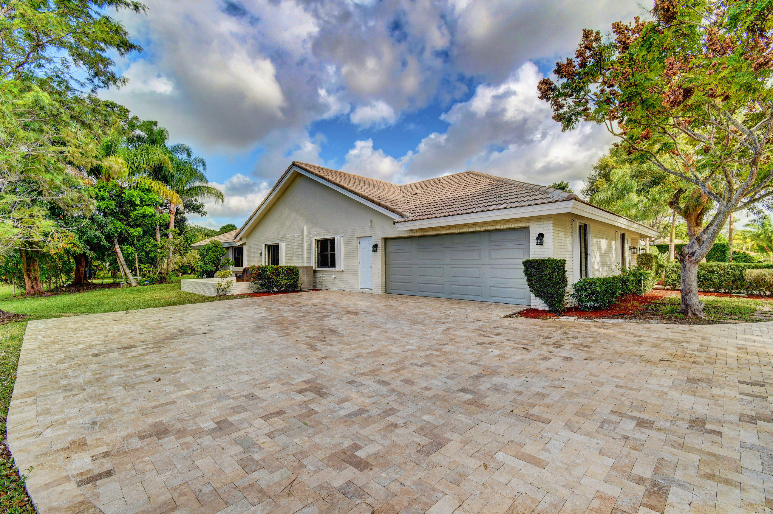9305 Perth Road Lake Worth, FL 33467 - Photo 12 of 67 Spacious 2 car garage