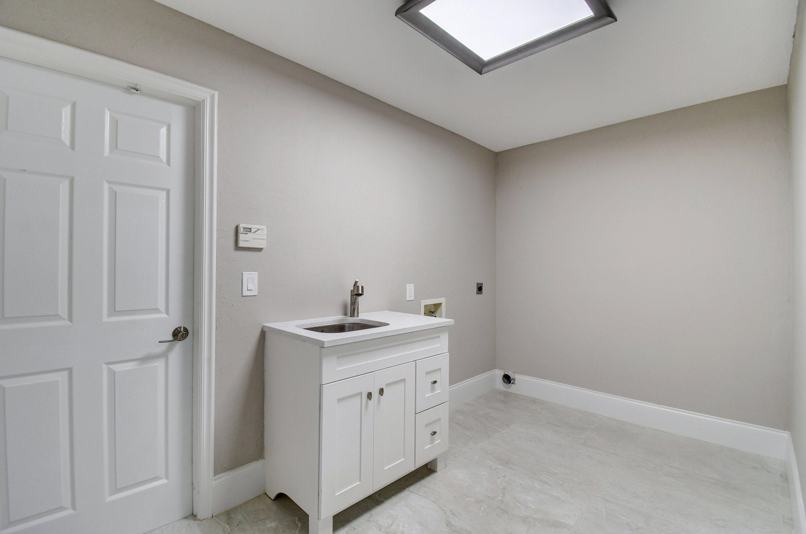 9305 Perth Road Lake Worth, FL 33467 - Photo 50 of 67 Laundry room