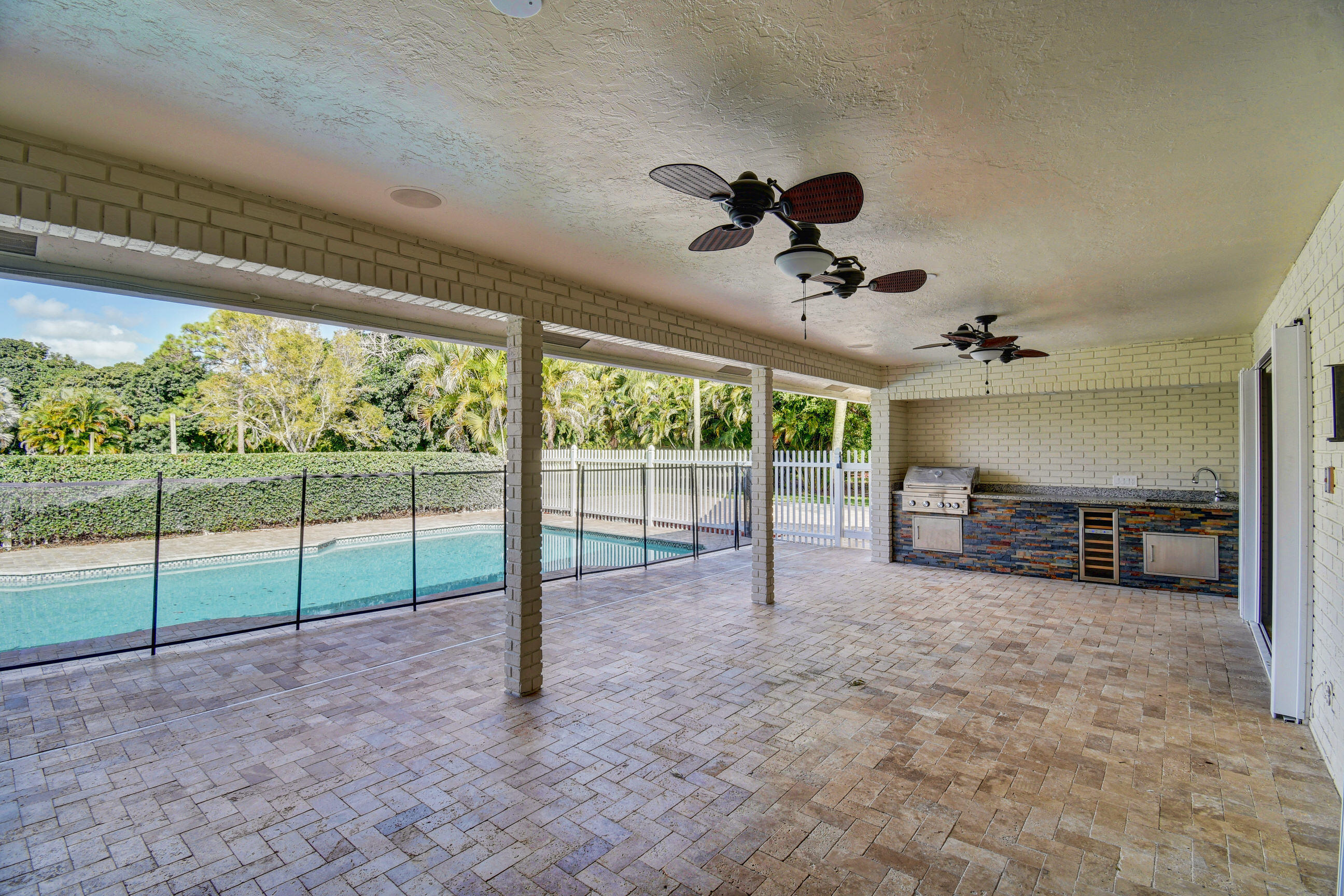 9305 Perth Road Lake Worth, FL 33467 - Photo 53 of 67 Covered patio