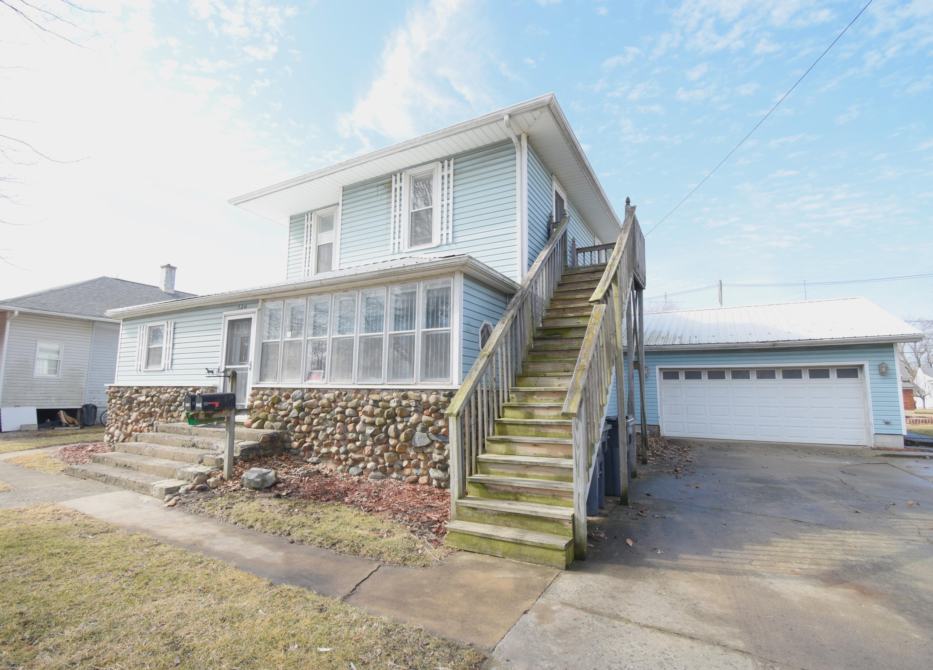 720 North Jefferson Street Rensselaer, IN 47978 - Photo 6 of 49 a view of entryway and hall