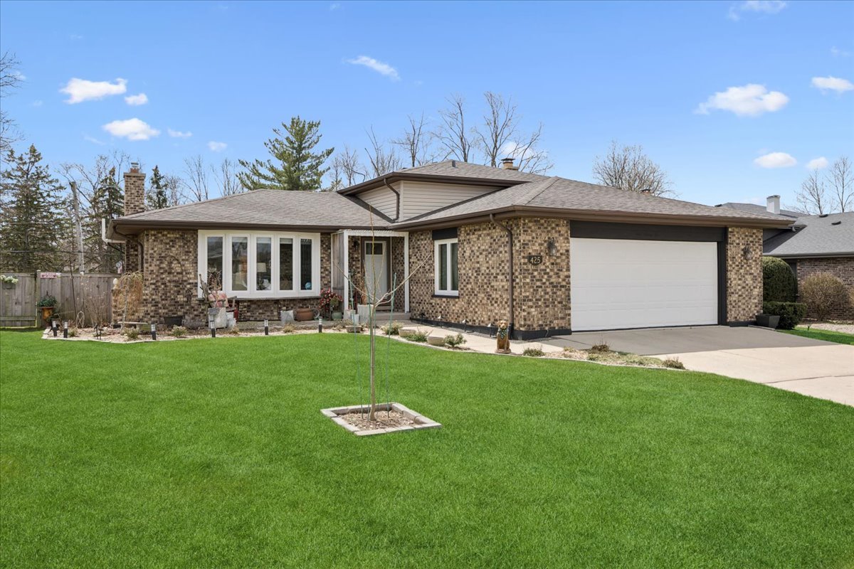 425 79th Street Willowbrook, IL 60527 - Photo 1 of 29