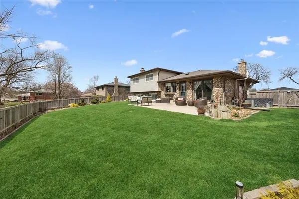 $481,500 | 425 79th Street, Willowbrook, IL 60527