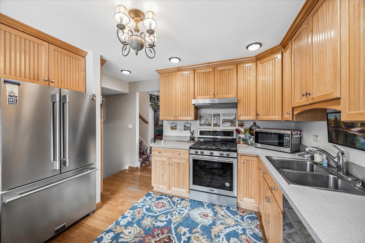 425 79th Street Willowbrook, IL 60527 - Photo 2 of 29