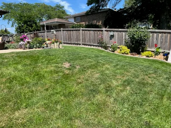 $481,500 | 425 79th Street, Willowbrook, IL 60527