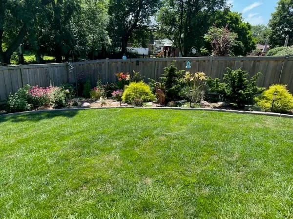$481,500 | 425 79th Street, Willowbrook, IL 60527