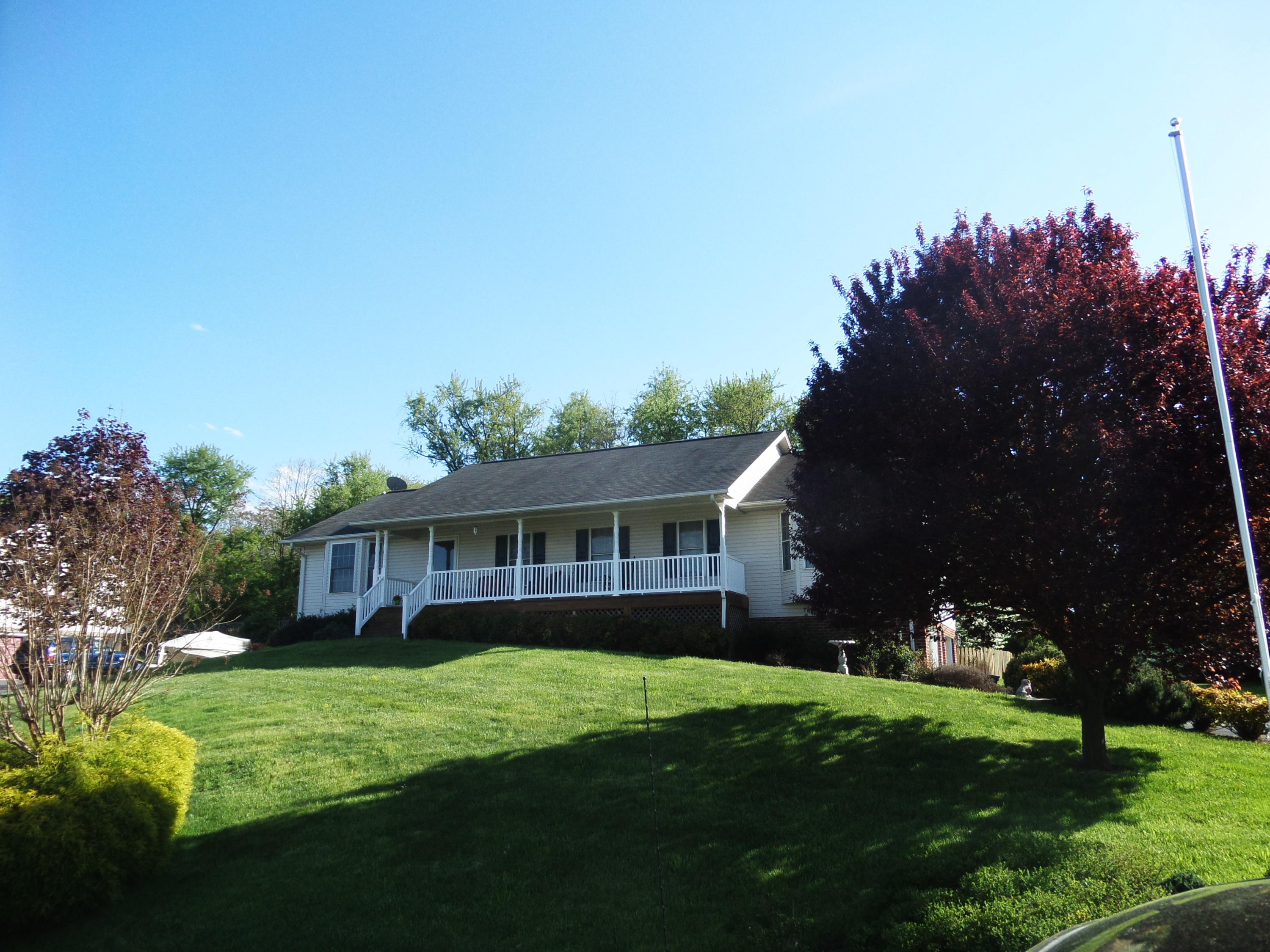 401 Eagle Ridge Roanoke, VA 24012 - Photo 1 of 27 Front